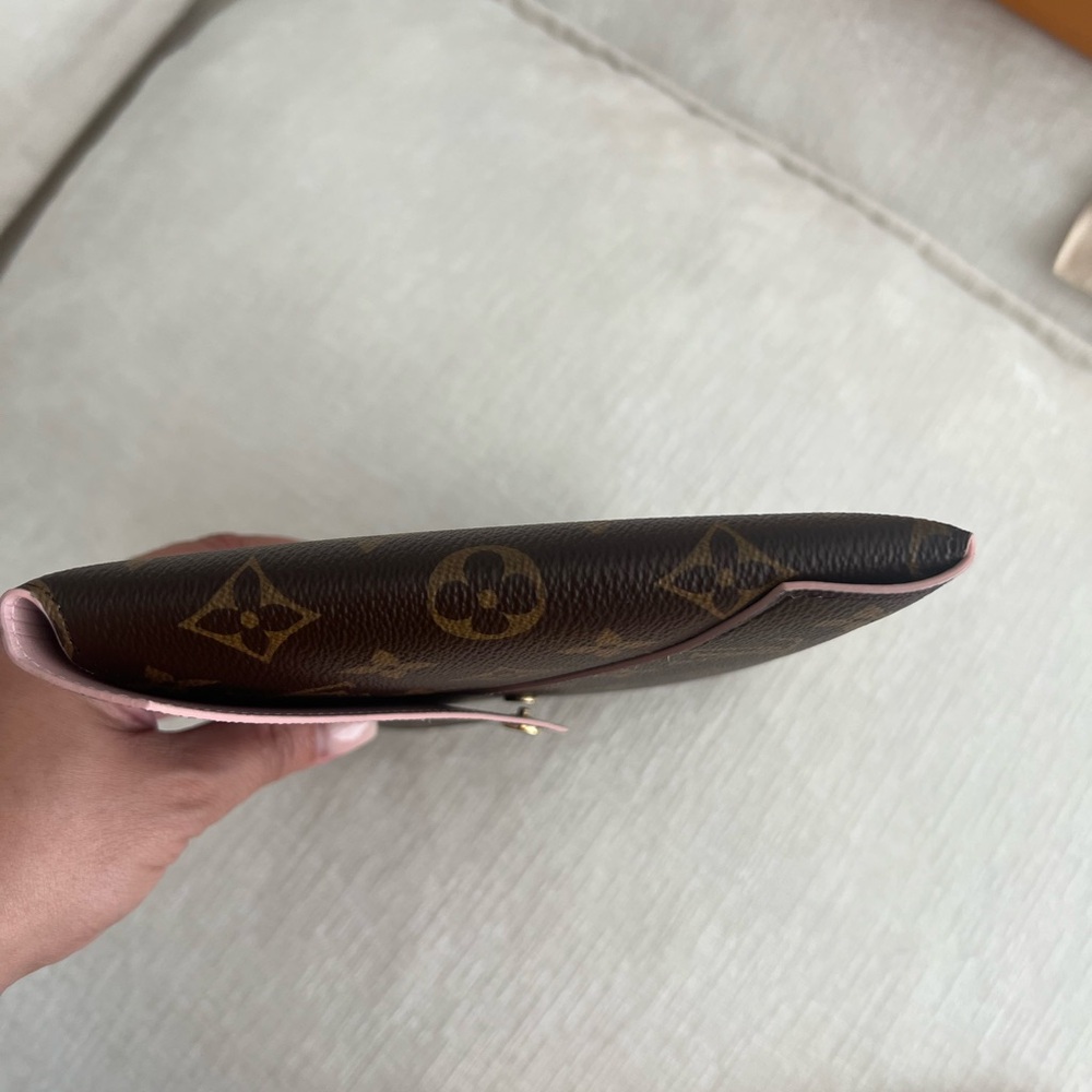 Louis Vuitton clutch soft pink interior - Picture 8 of 10